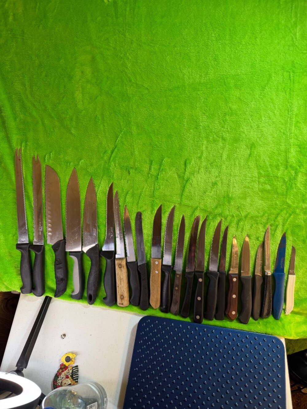 22 Assorted Kitchen Knives Set with Various Handles and Blade Types